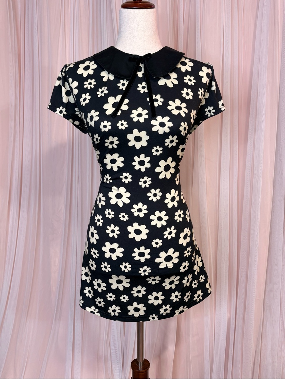 Current Mood Black White Daisy Peter Pan Collar Top Mod Y2K Medium